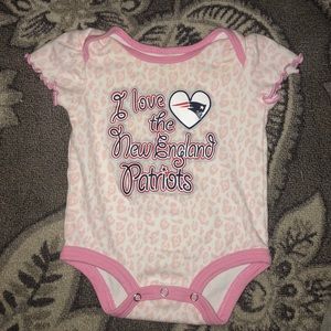 🏈 NWOT NFL New England Patriots Pink Onesie